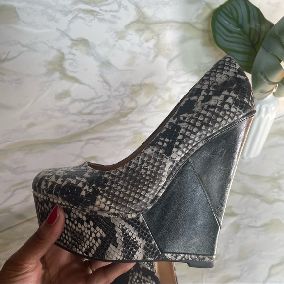 Shoe Dazzle Talitha Python Snake Print Faux Leather Slip-On Platform Wedge Heels - Picture 4 of 10
